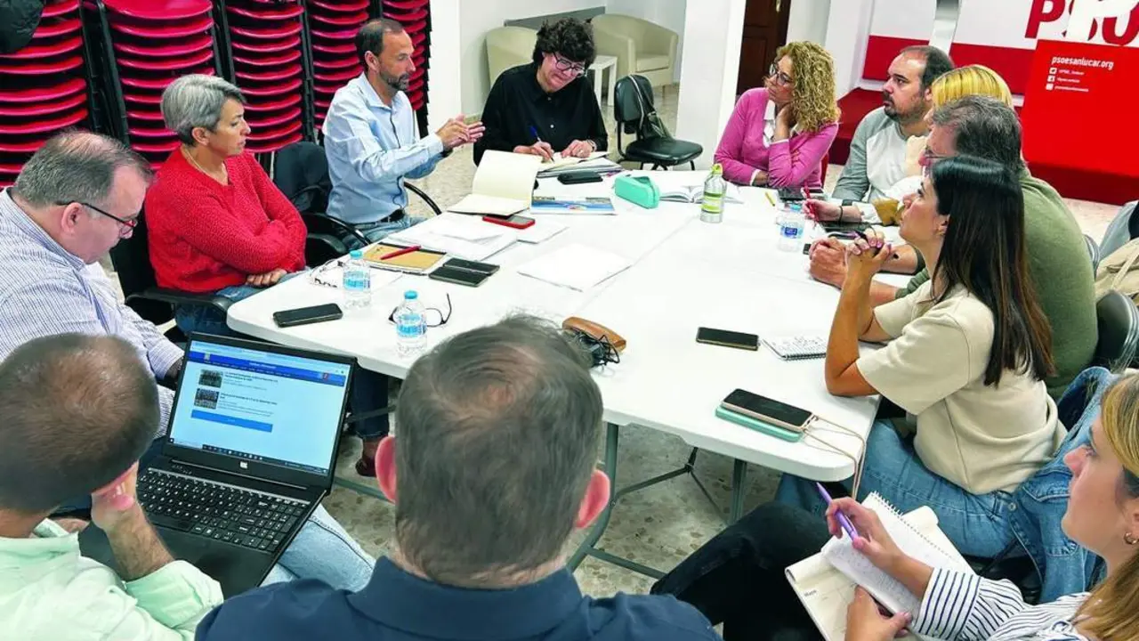 Un momento de la reuni&oacute;n celebrada en la sede del PSOE - AI