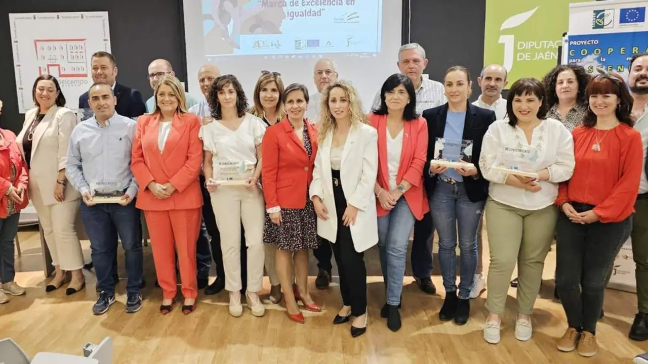 Participantes en el acto de homenaje.  - 