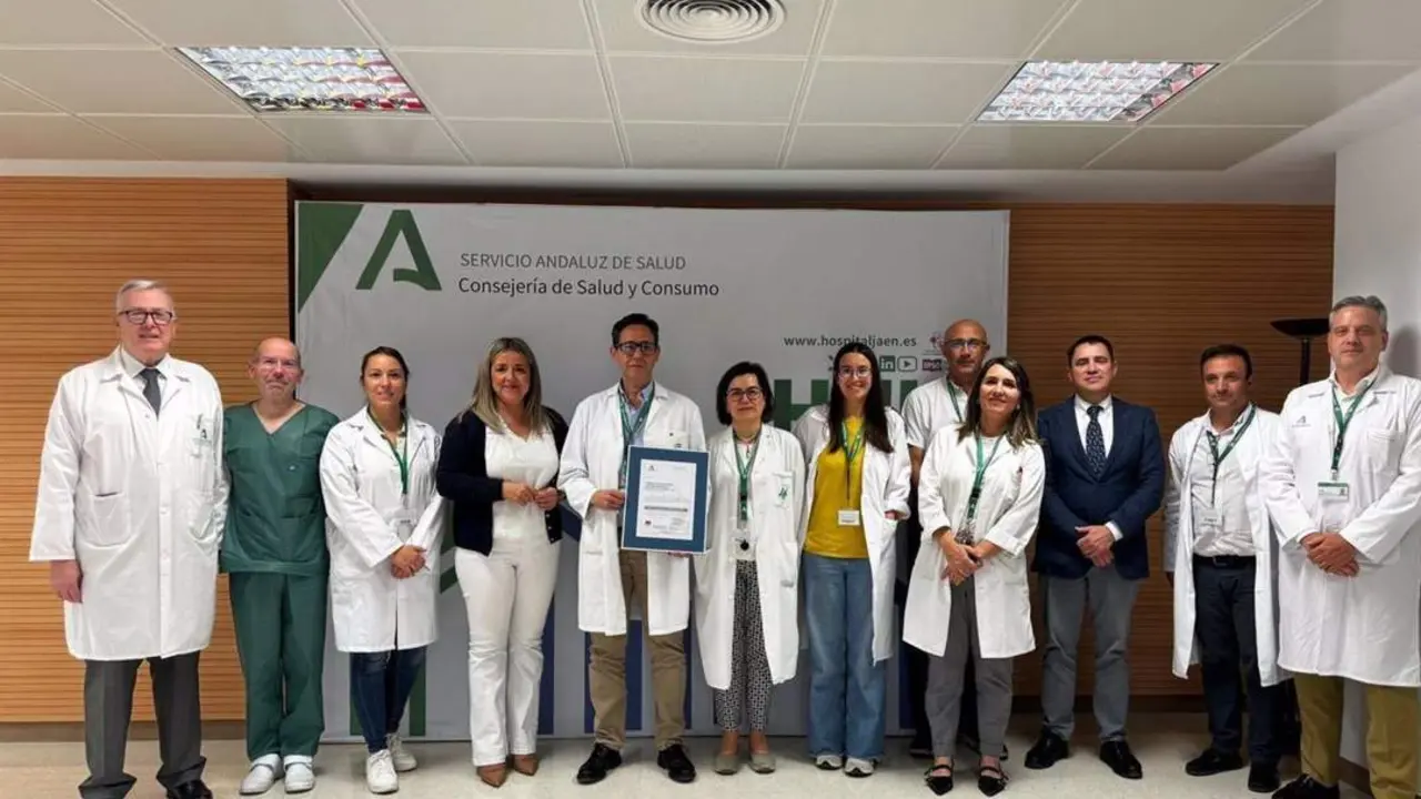 Foto de familia tras recibir el certificado de calidad.  - Junta de Andaluc&iacute;a