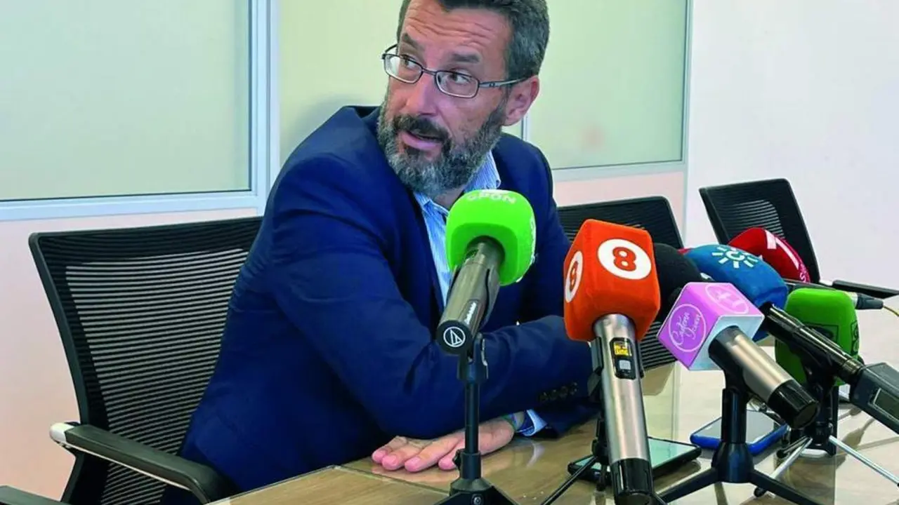 Juan Franco, alcalde de La L&iacute;nea y l&iacute;der de La L&iacute;nea 100x100. - VIVA