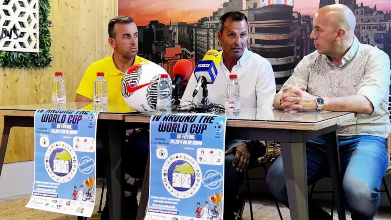 Un momento de la presentaci&oacute;n del campeonato en Distribuciones Cuevas  - AI