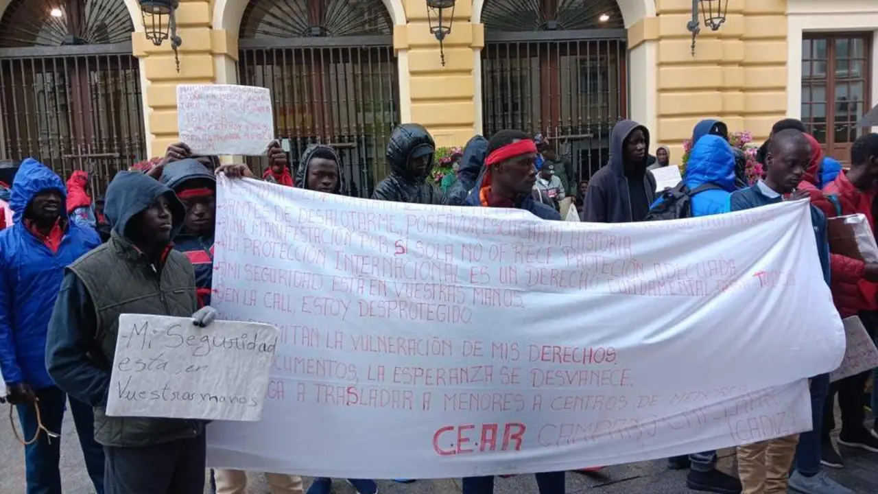 Protesta de las personas migrantes acogidas en Campano. - VIVA