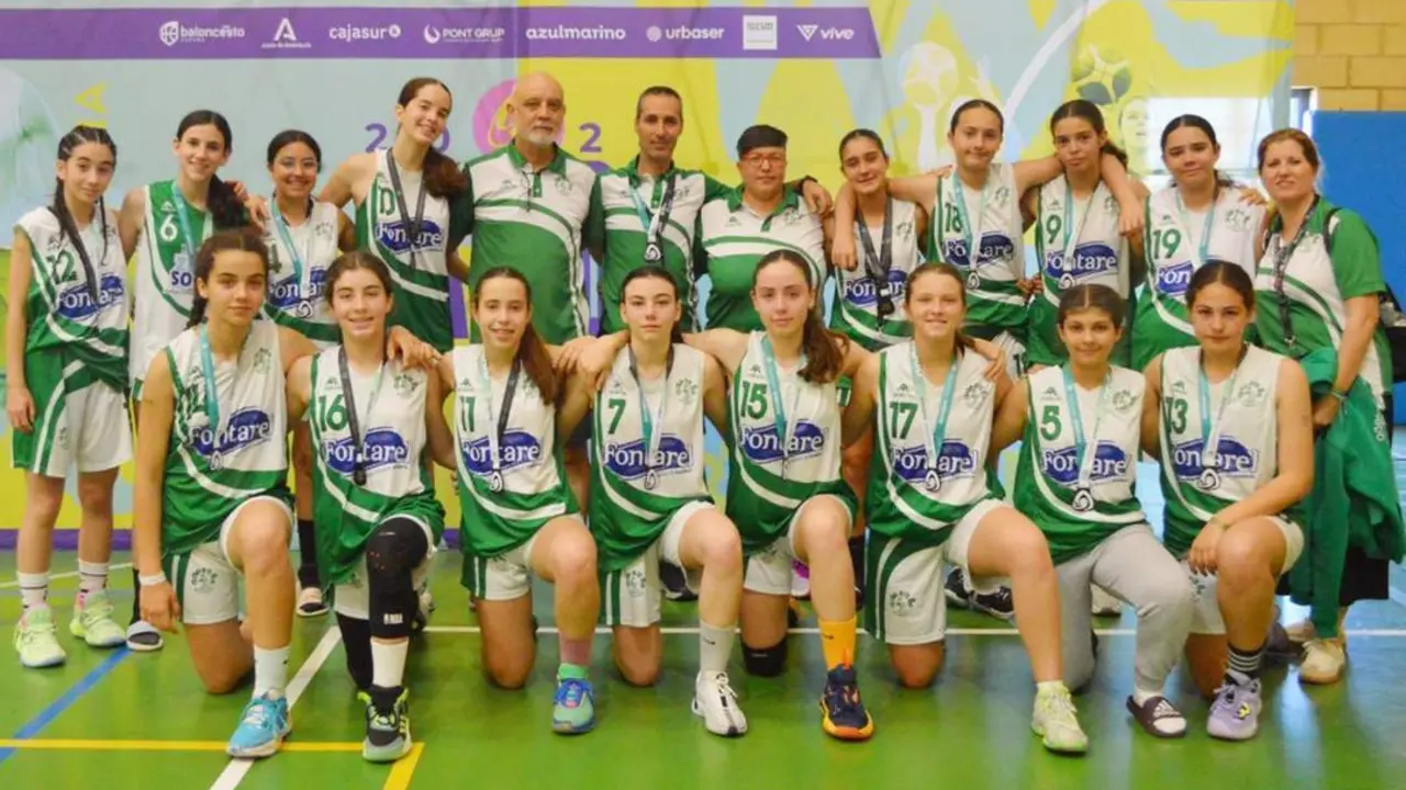 El equipo infantil femenino A del Adesa 80 de Baloncesto en Huelva - A80B
