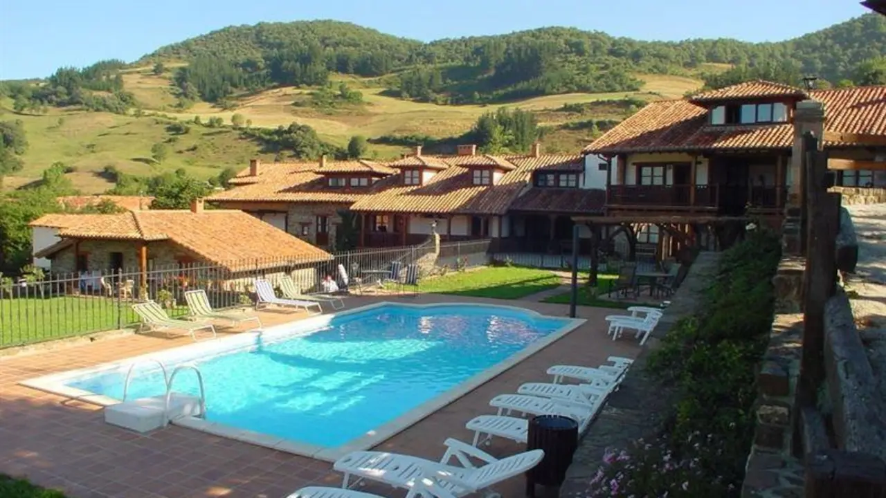 CASA RURAL CON PISCINA - EP