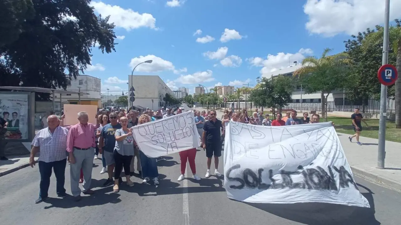 Vecinos de La Asunci&oacute;n, en una de sus movilizaciones.  - F.C.A.