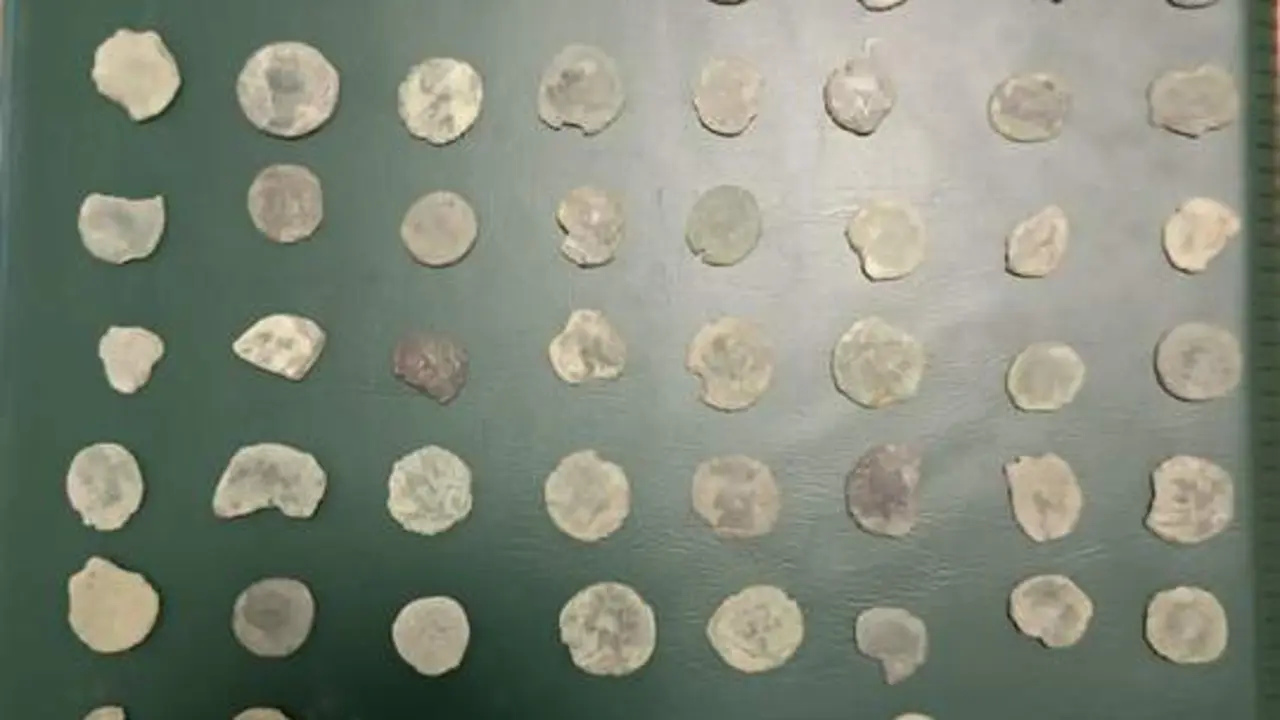 Monedas de &eacute;poca romana de importante valor arqueol&oacute;gico. - Guardia Civil