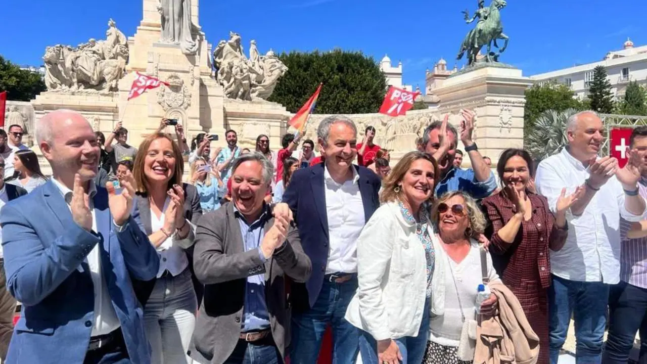 Acto p&uacute;blico del PSOE en C&aacute;diz con Ribera y Zapatero. - VIVA