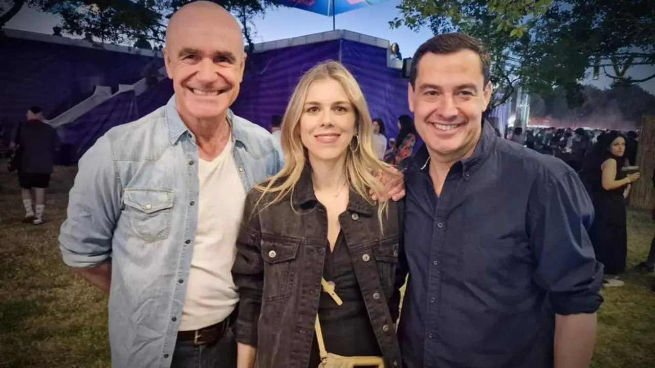 Antonio Mu&ntilde;oz, Manuela Villena y Juanma Moreno, en un concierto. - X Antonio Mu&ntilde;oz