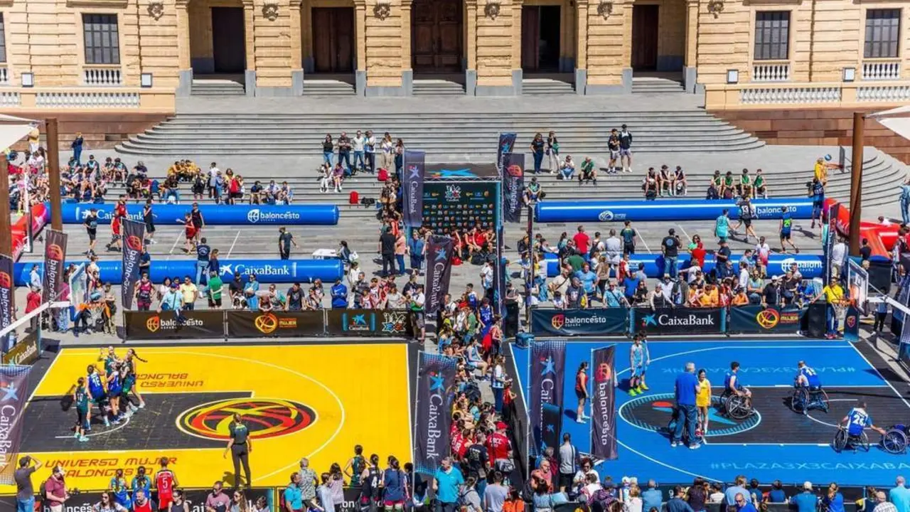 Ambiente de la plaza del Rey. - A.I.