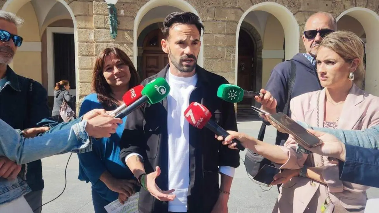 David de la Cruz y Helena Fern&aacute;ndez, en rueda de prensa. - VIVA