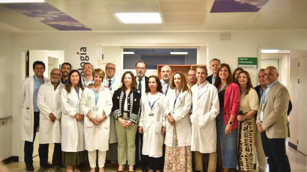 El equipo y los representantes institucionales. - Junta