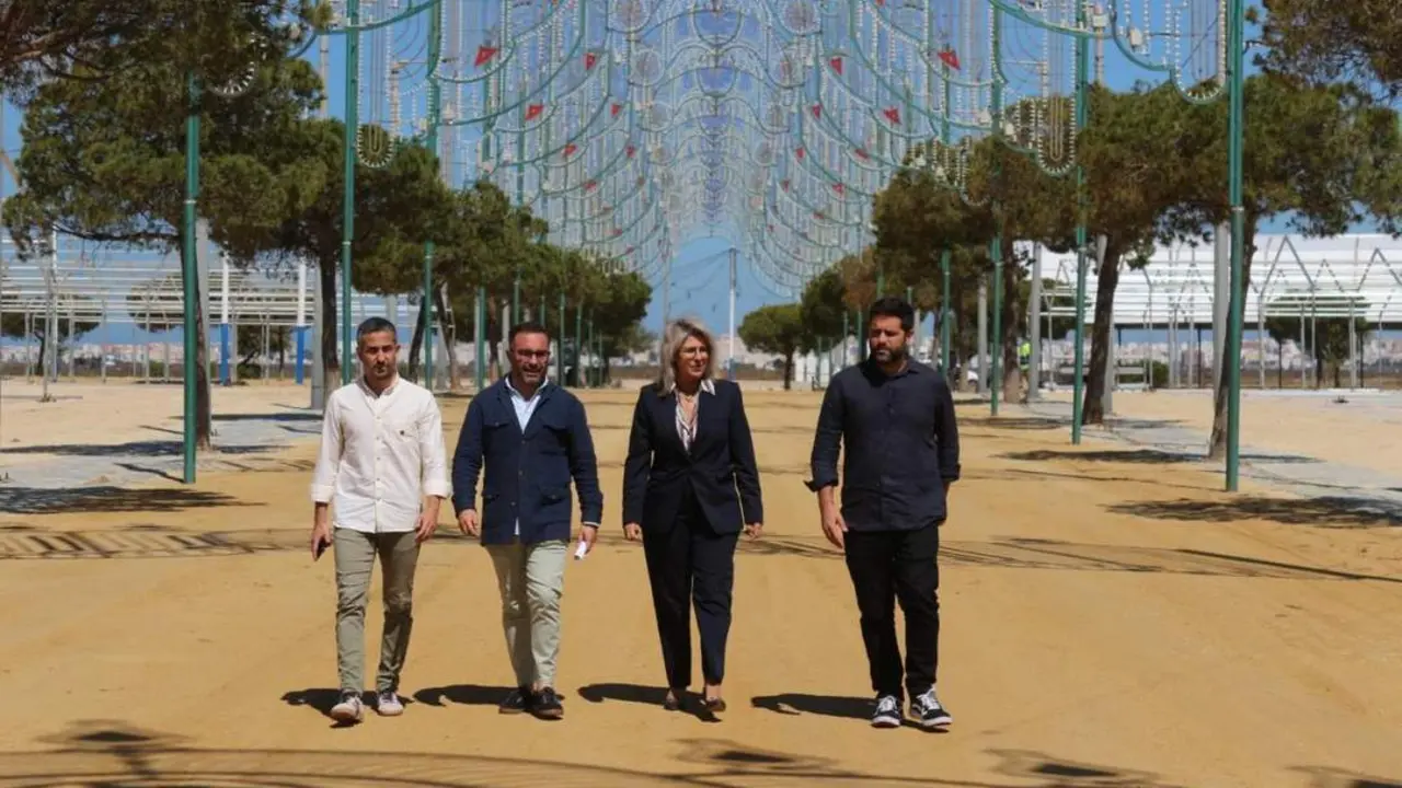 Los delegados municipales recorren el recinto ferial - VIVA