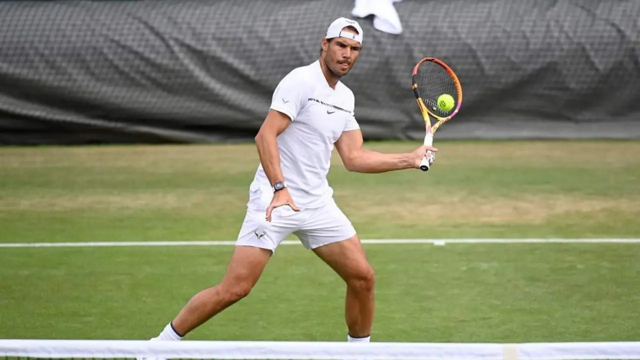 Nadal entrenando en hierba. - EFE