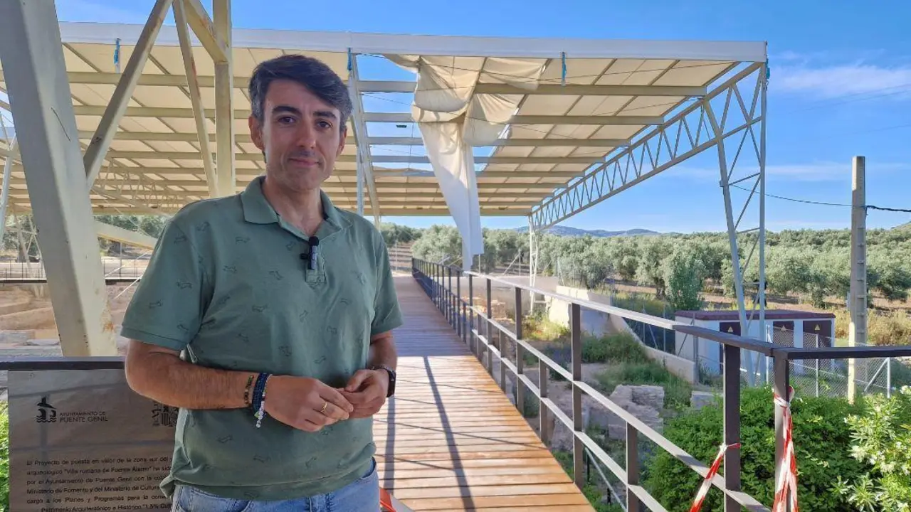 Jos&eacute; Antonio G&oacute;mez en el yacimiento arqueol&oacute;gico de Fuente-&Aacute;lamo.	 - 