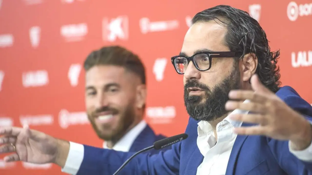El director deportivo del Sevilla FC, V&iacute;ctor Orta, durante la rueda de - efe
