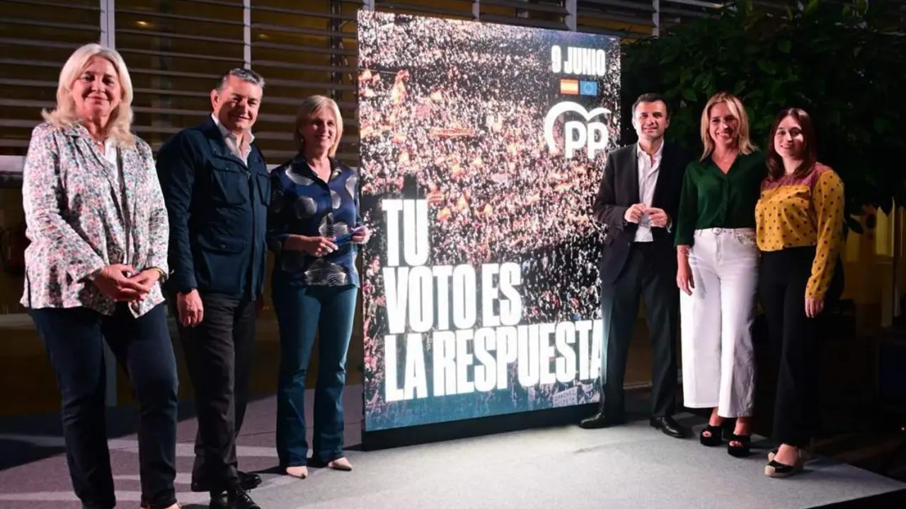 Antonio Sanz, con el PP de C&aacute;diz, en el inicio de campa&ntilde;a del 9J. - VIVA