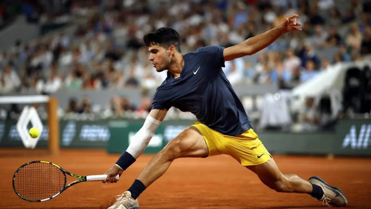 Carlos Alcaraz, en su estreno en Roland Garros. - EFE