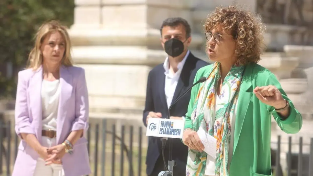 Dolors Montserrat, con Bruno Garc&iacute;a y Almudena Mart&iacute;nez. - E. P/Nacho Frade