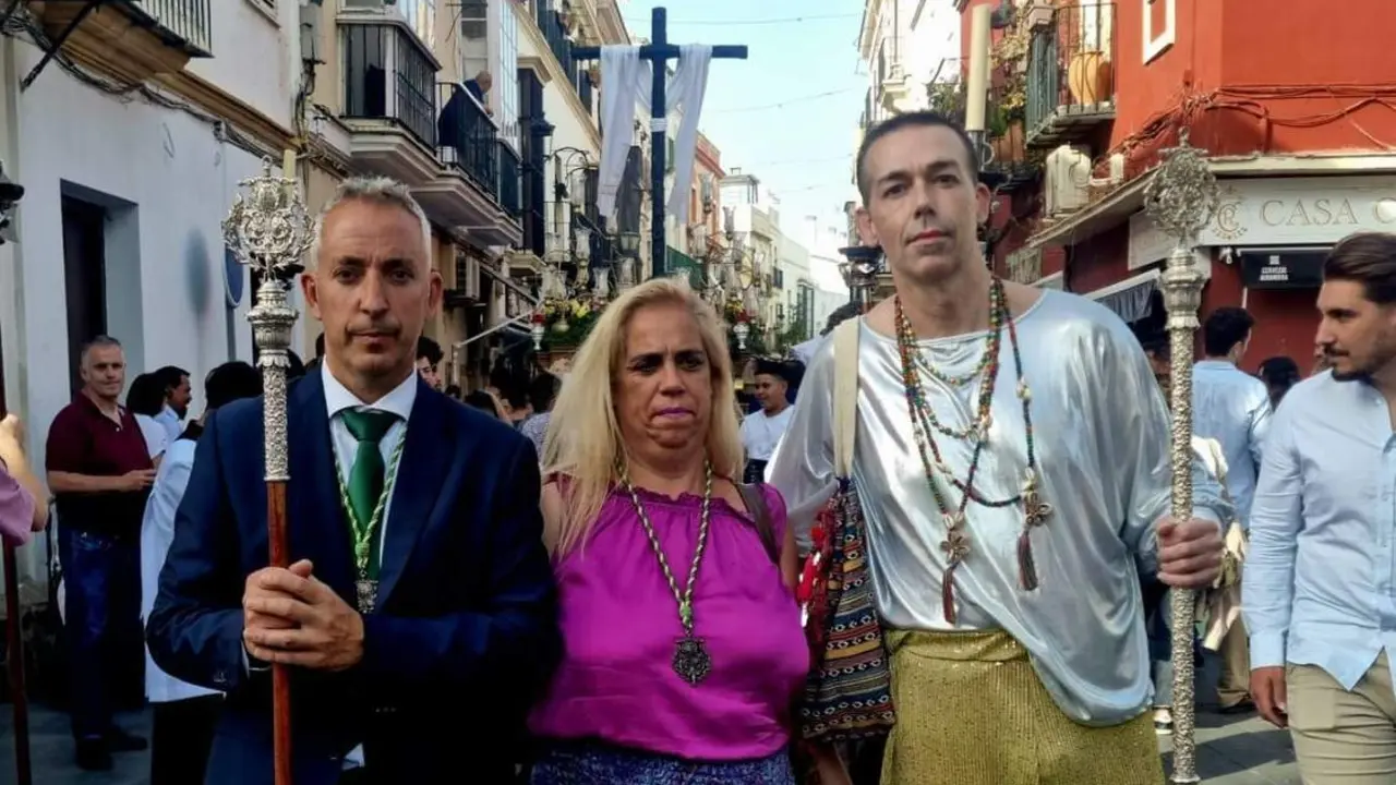 PROCESI&Oacute;N CRUZ DE MAYO DEL BESO DE JUDAS. - VIVA