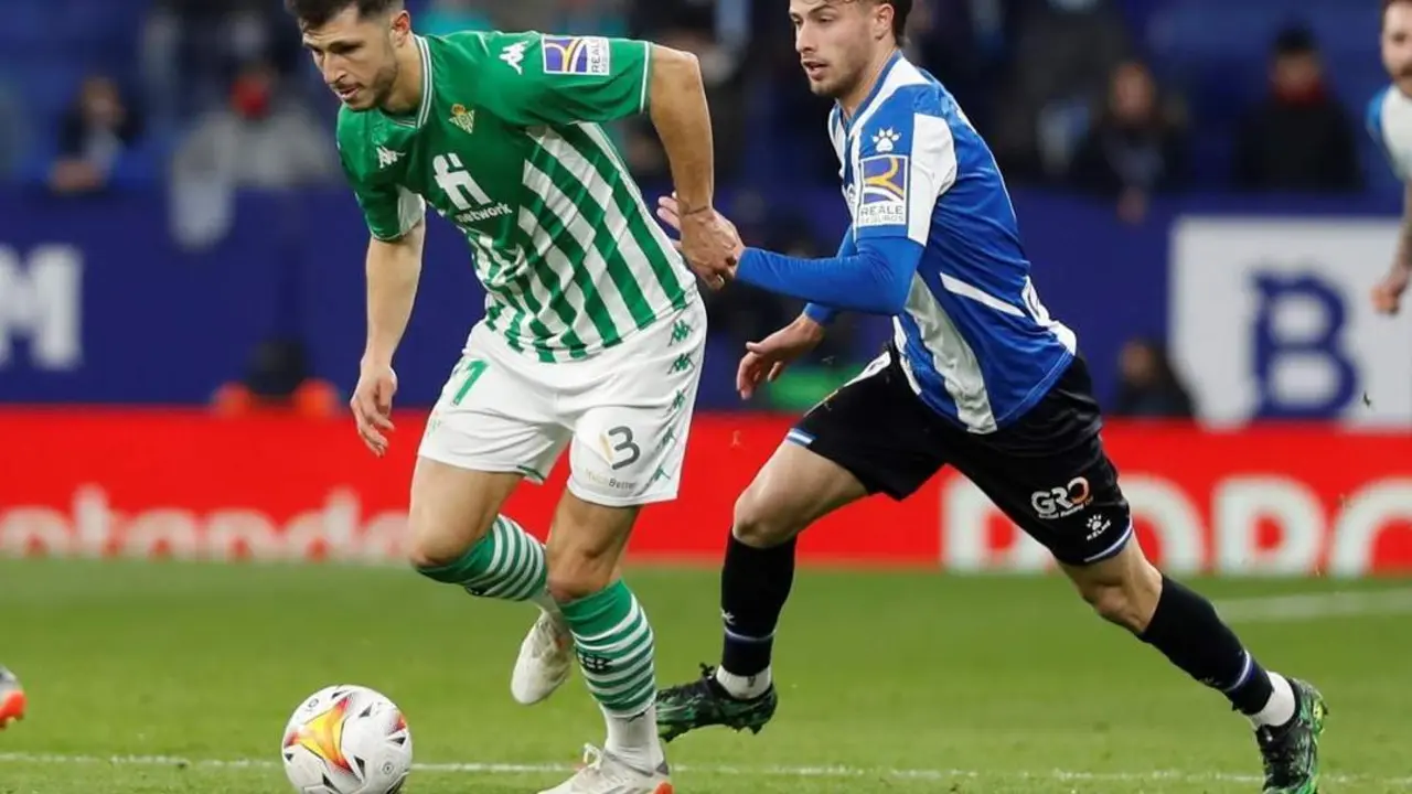 El centrocampista del Real Betis, Guido Rodr&iacute;guez, durante el duelo contra el Espanyol de esta jornada. - efe