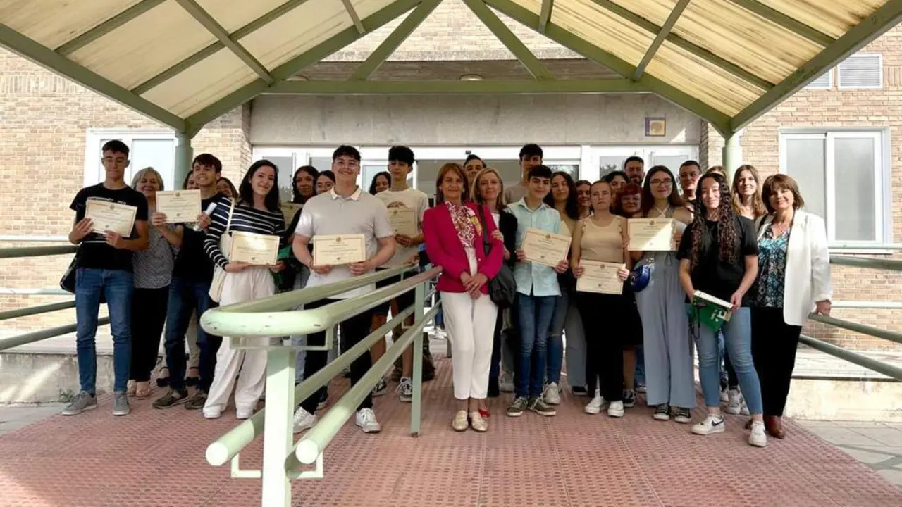 Representantes institucionales y alumnado participante en el Programa. - UJA