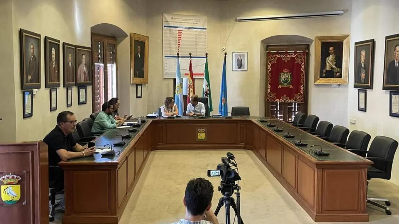 Reciente pleno en Nerva, suspendido por falta de quorum. - VH