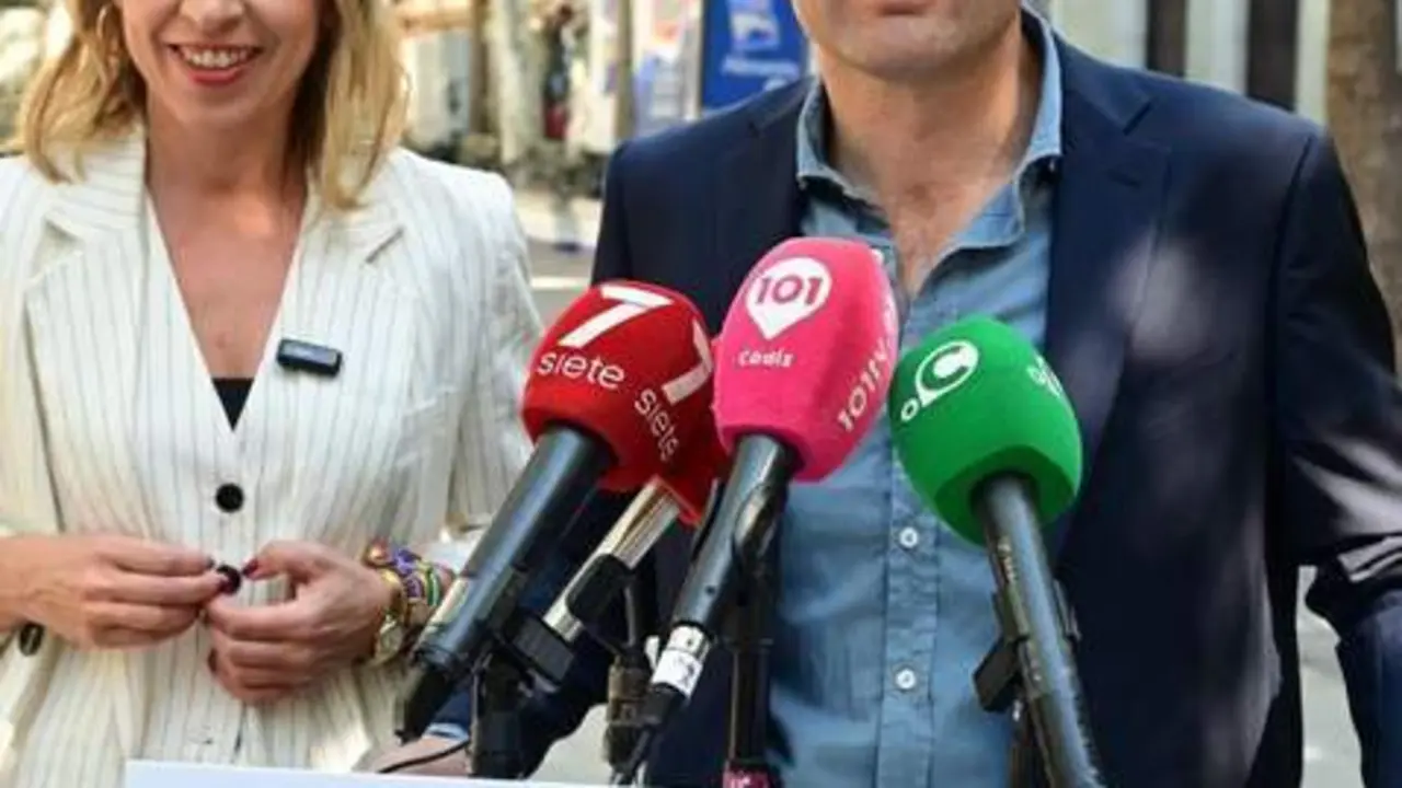 Bruno Garc&iacute;a y Almudena Mart&iacute;nez, en rueda de prensa. - VIVA