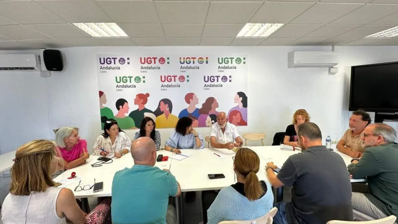 La portavoz del PSOE en Sanidad, &Aacute;ngeles Prieto, con UGT en C&aacute;diz. - VIVA
