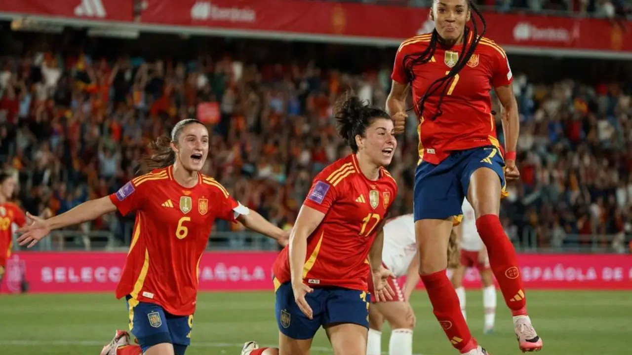 Espa&ntilde;a celebra el tercer gol. - EFE