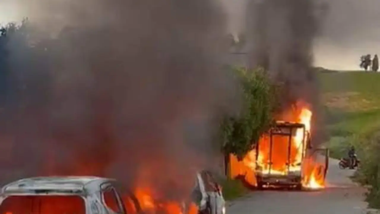 A prisi&oacute;n un pir&oacute;mano por meter fuego a tres veh&iacute;culos y robo con violencia en Jerez