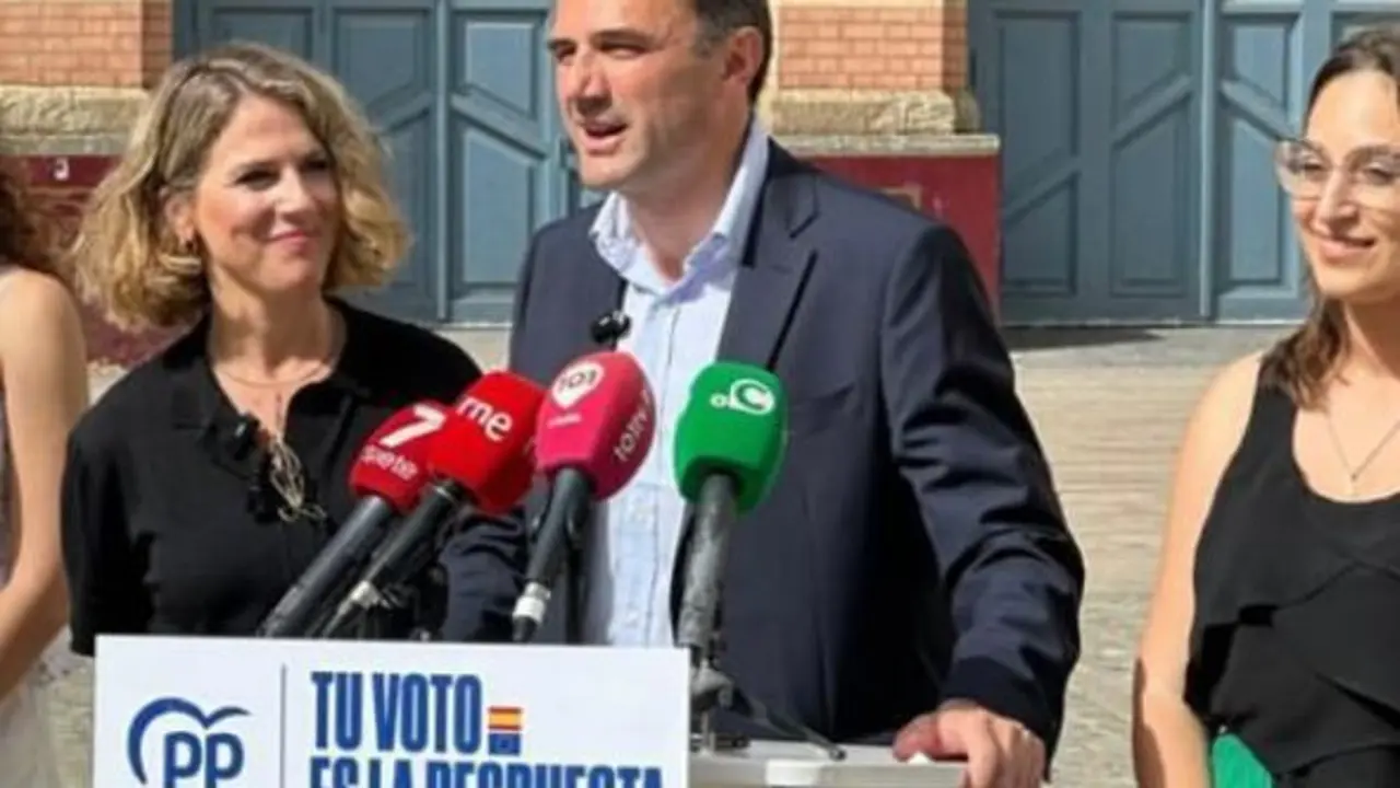 Bruno Garc&iacute;a, con Ana Mestre y Samara Garc&iacute;a. - VIVA