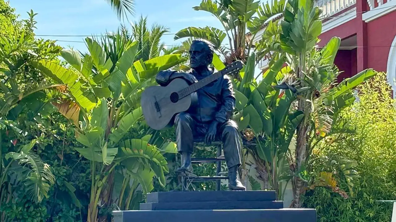 Estatua de Manolo Sanl&uacute;car en el museo reci&eacute;n inaugurado - Sanl&uacute;car Informaci&oacute;n