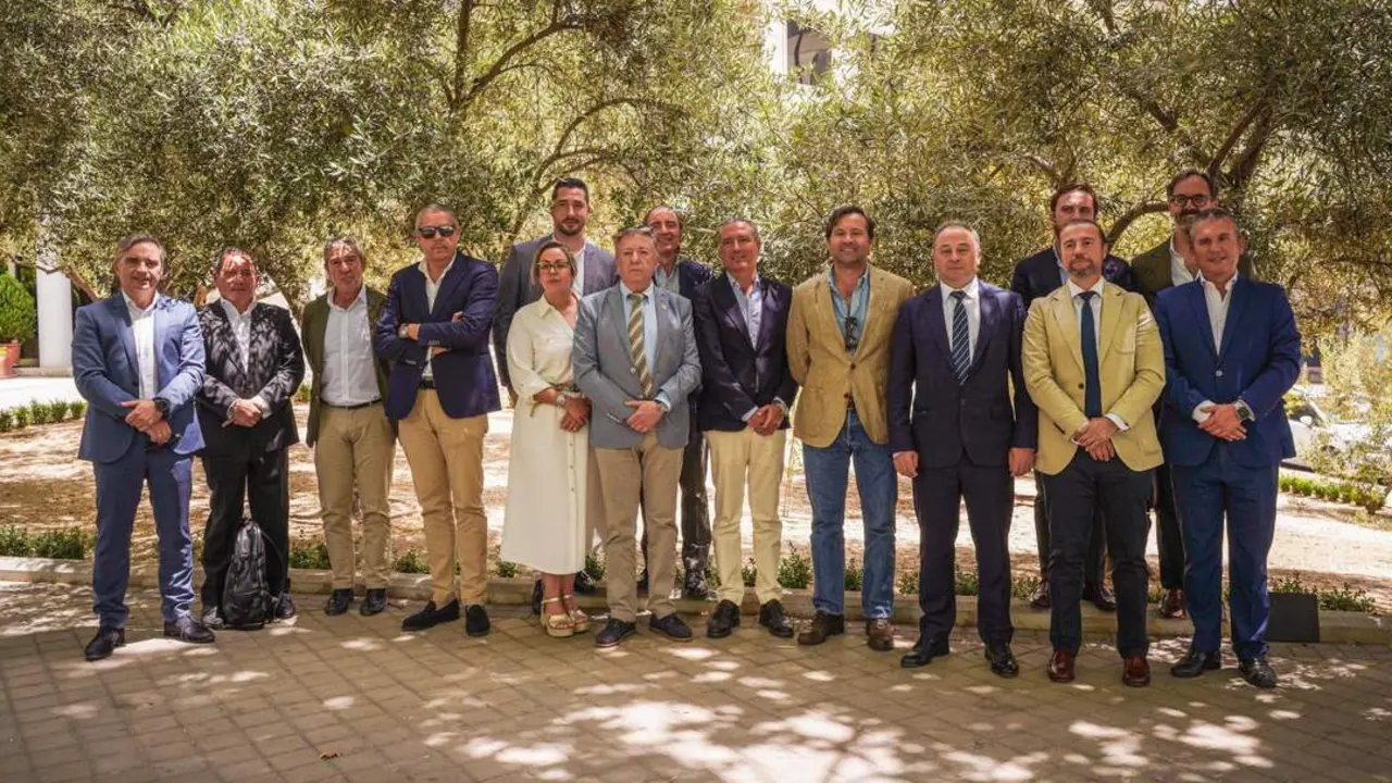 Directiva de la nueva asociaci&oacute;n.  - Oliv&eacute;rica