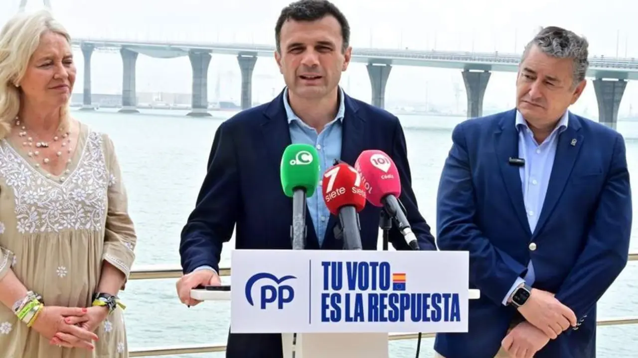 Bruno Garc&iacute;a, con Antonio Sanz y Mercedes Colombo. - VIVA
