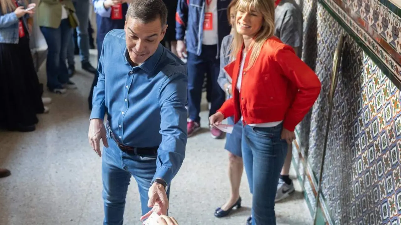 Pedro S&aacute;nchez vota en Madrid. - EP