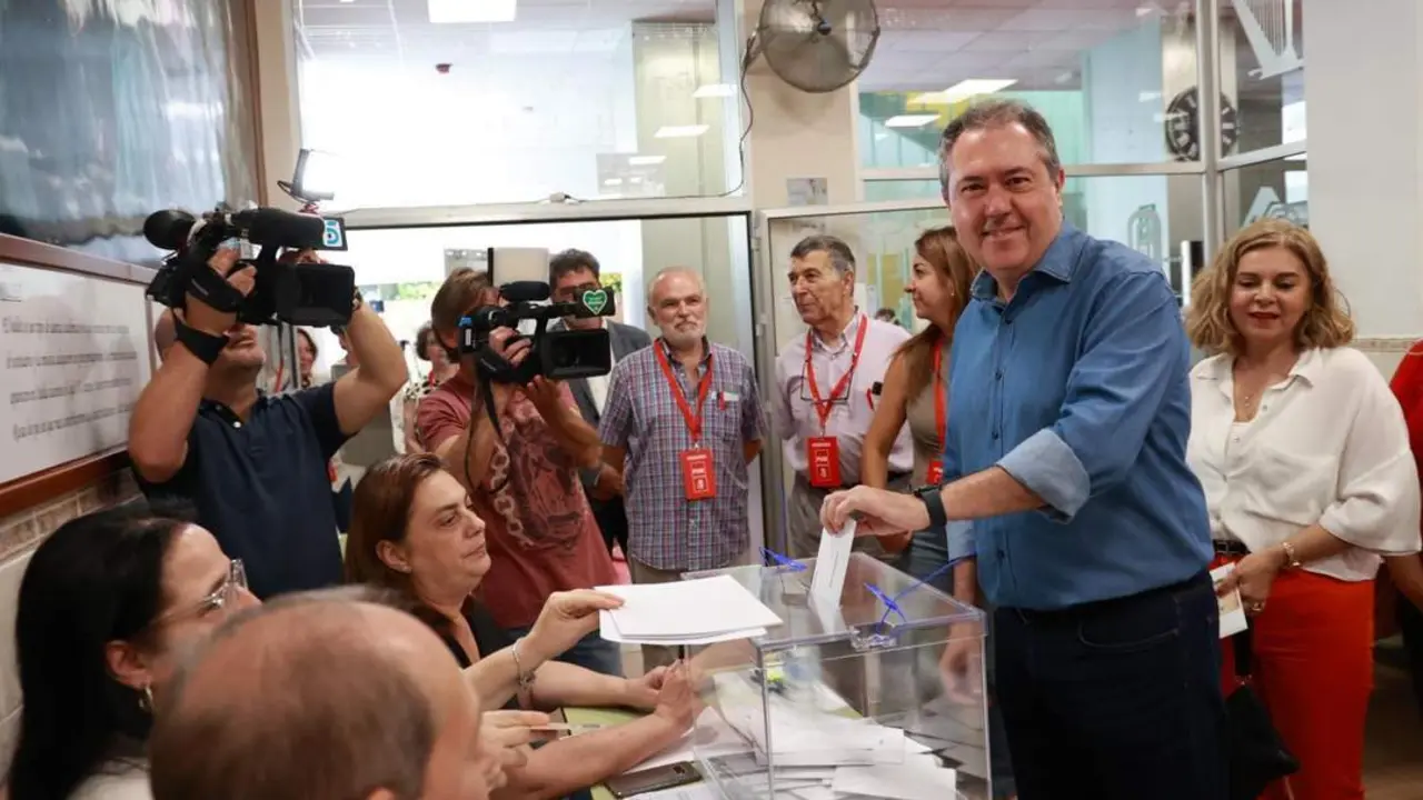 Juan Espadas vota. - EP