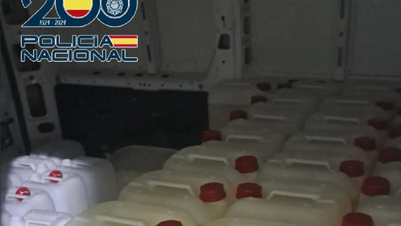 Detalle de las garrafas incautadas. - Viva