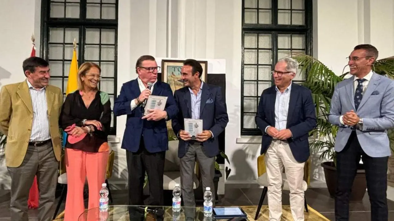 C&eacute;sar Cadaval y Enrique Ponce, en las jornadas taurinas de Algeciras. - AI