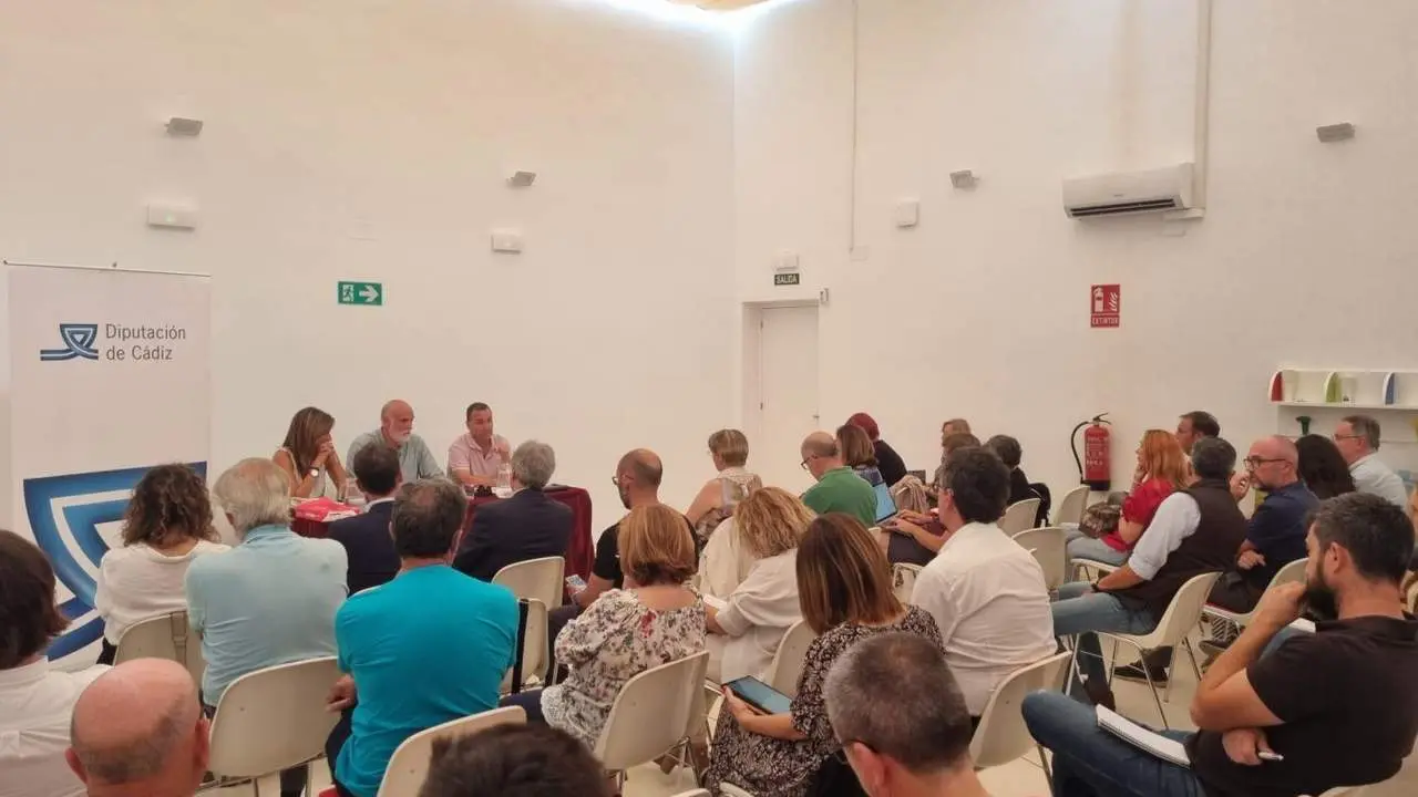 Encuentro sobre memoria democr&aacute;tica de Javier Vidal con ayuntamientos. - VIVA