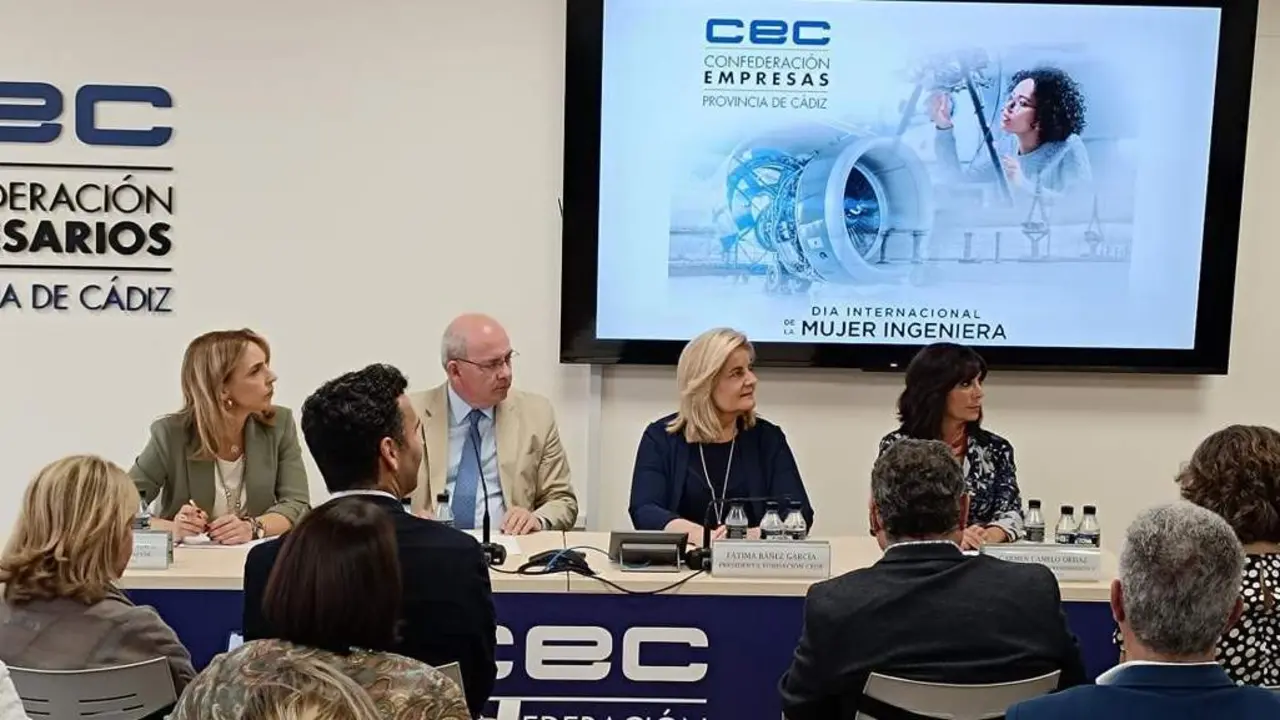F&aacute;tima B&aacute;&ntilde;ez, con Javier S&aacute;nchez Rojas, en la CEC. - VIVA