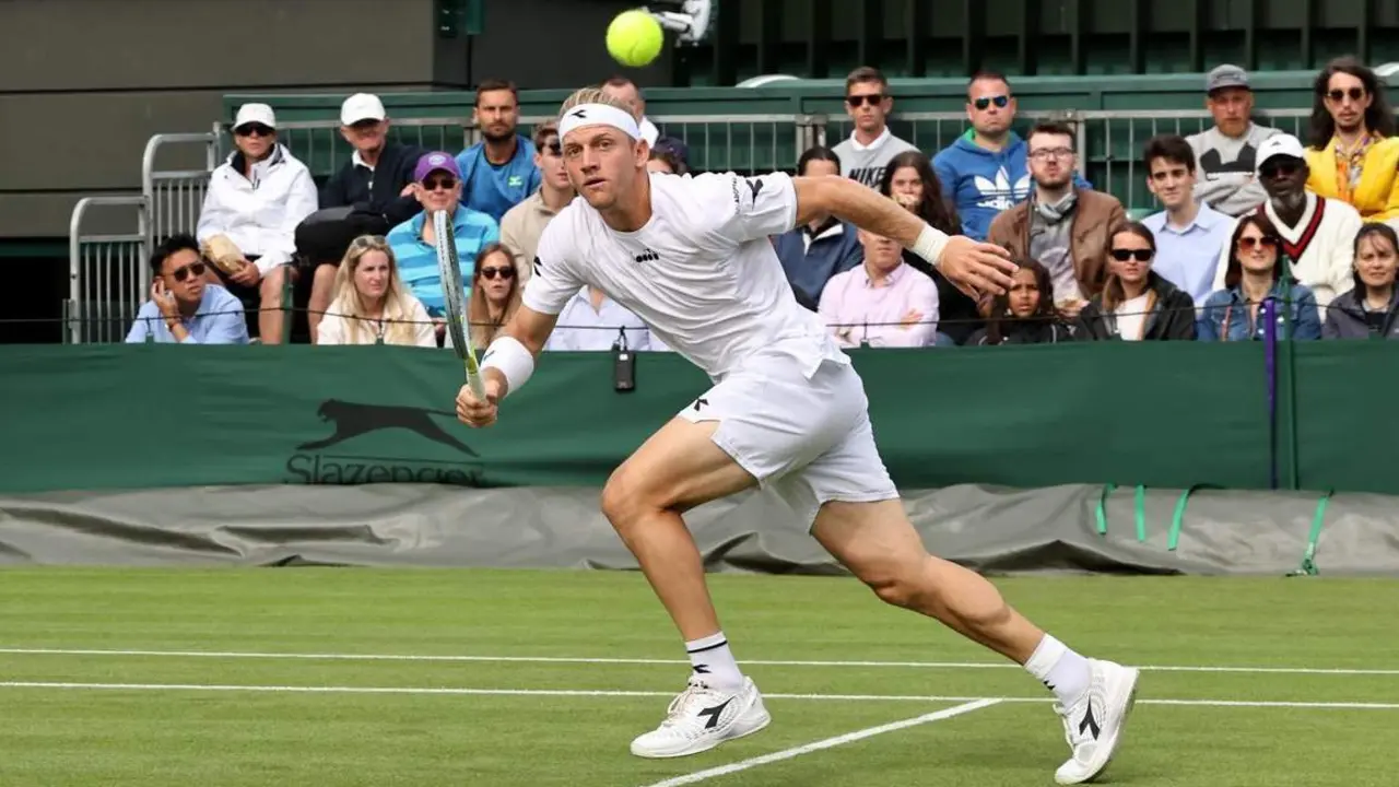 Davidovich en acci&oacute;n. - EFE/EPA/KIERAN GALVIN 