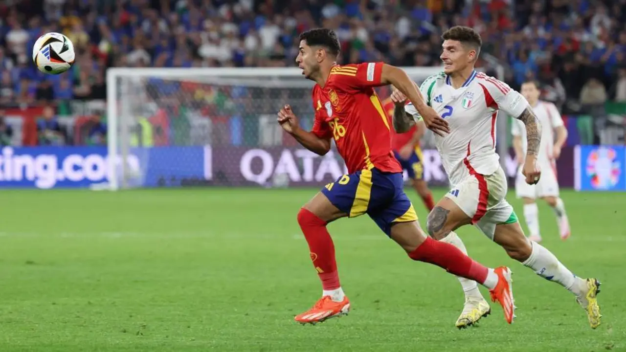 Ayoze, en el partido ante Italia. - EFE