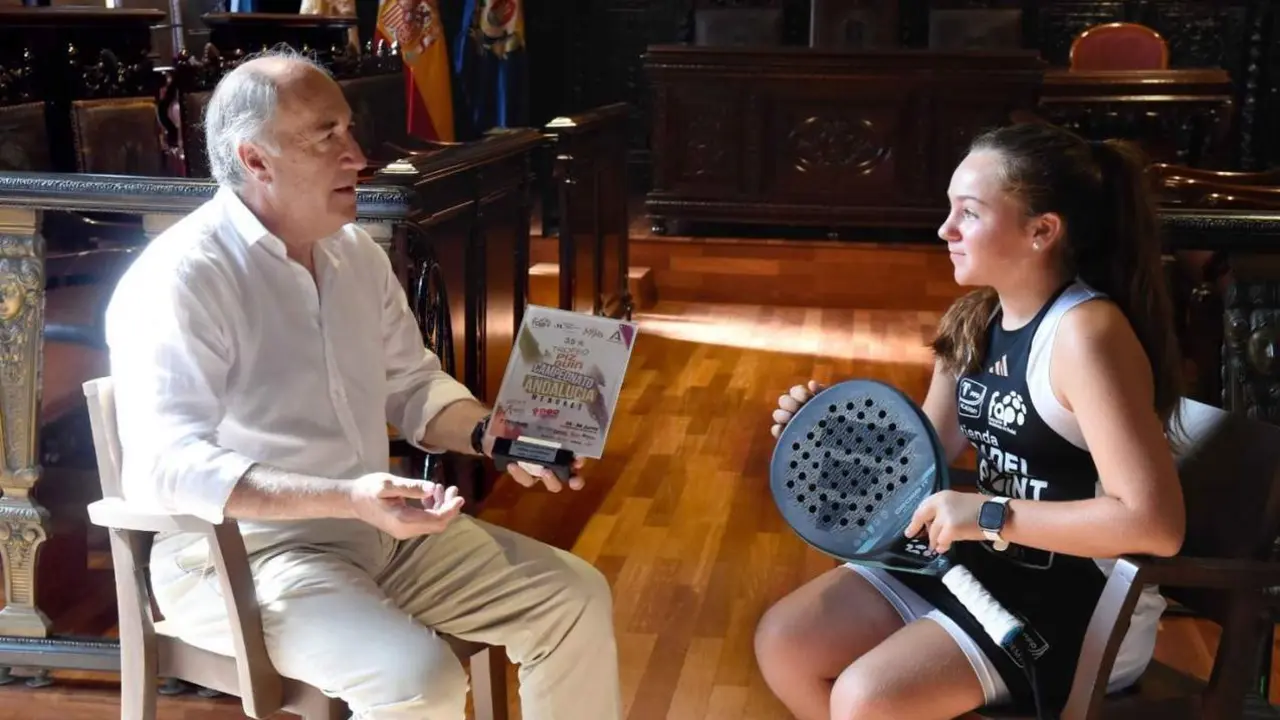 Landaluce, con Marta Rodr&iacute;guez. - AI