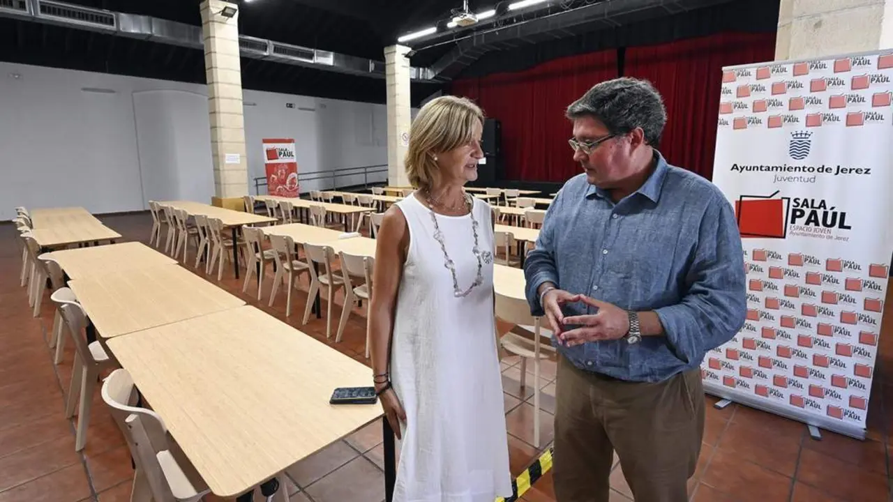 La delegada de Juventud y el delegado de Educaci&oacute;n.  - Viva