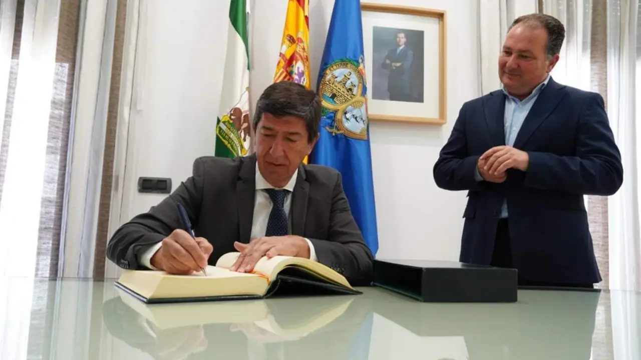Visita de Juan Mar&iacute;n a la Diputaci&oacute;n de Huelva. - VH