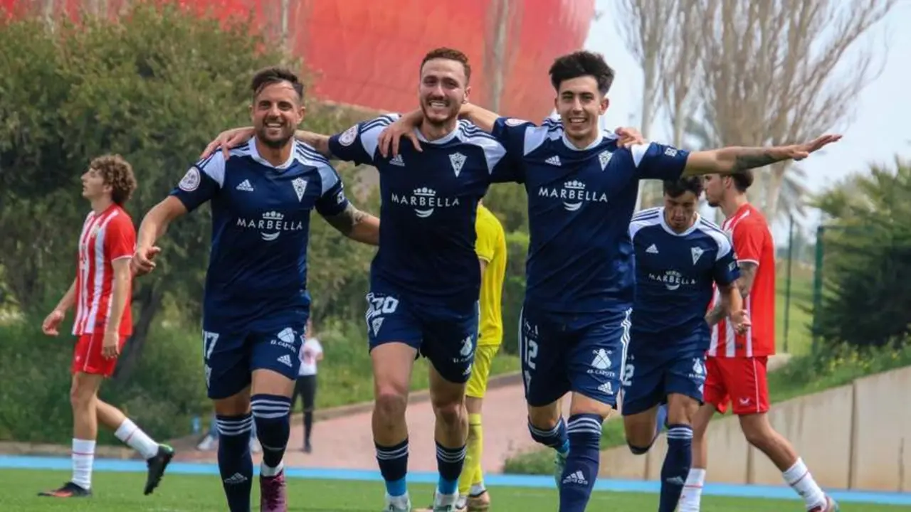 Agus Alonso celebrando un gol en su etapa en Marbella.  - Marbella FC