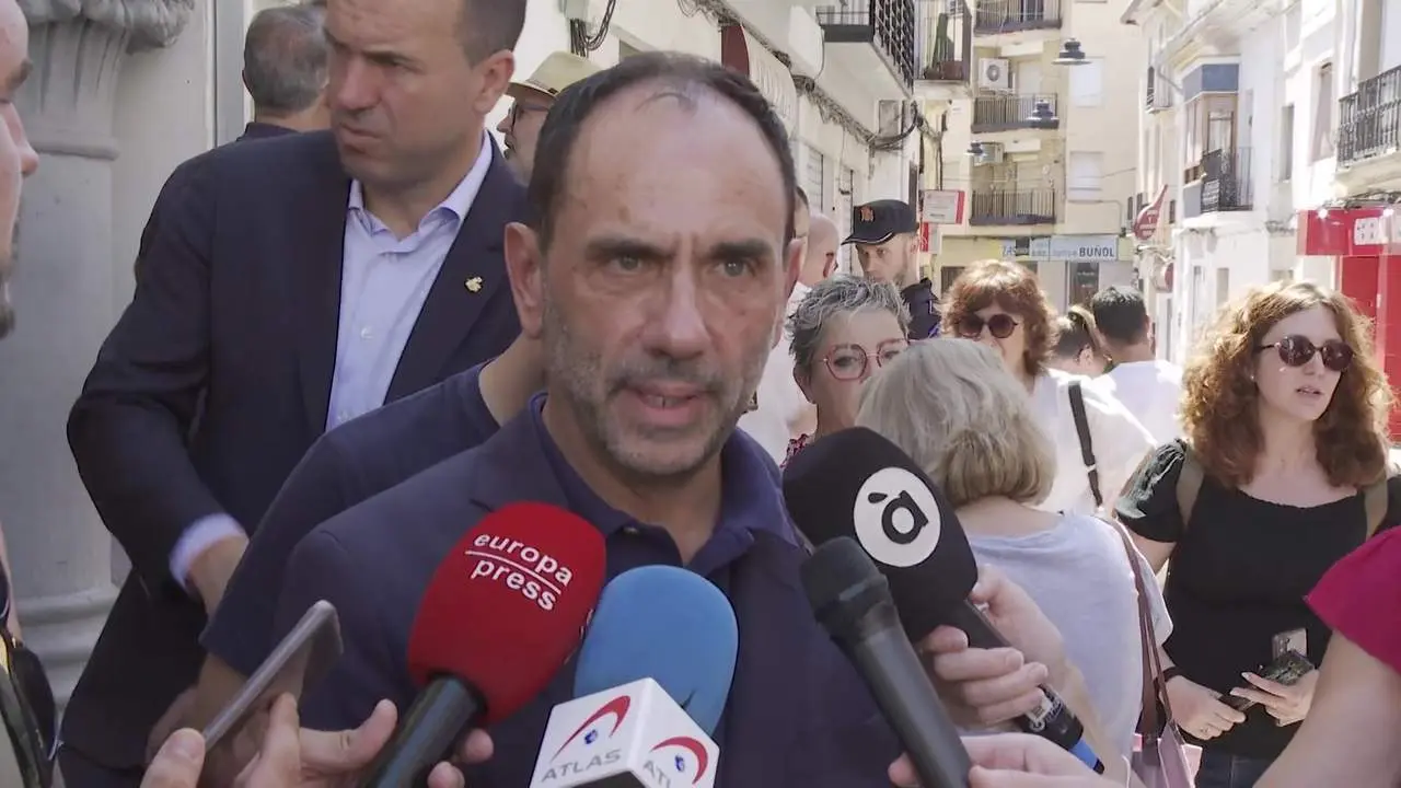 Minuto de silencio en Bu&ntilde;ol: "Se necesitan m&aacute;s recursos contra la violencia machista"