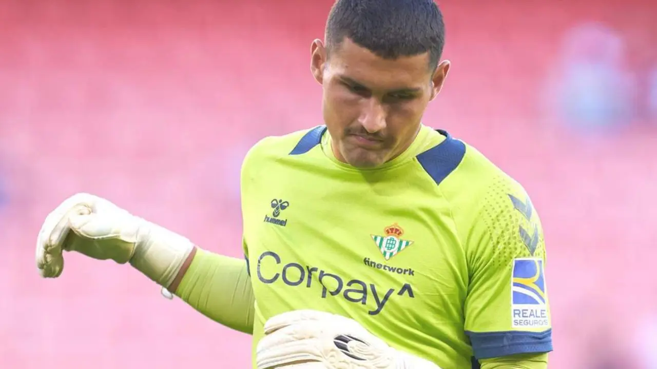 El portero del Real Betis, Fran Vieites, antes del partido contra el S - rbb