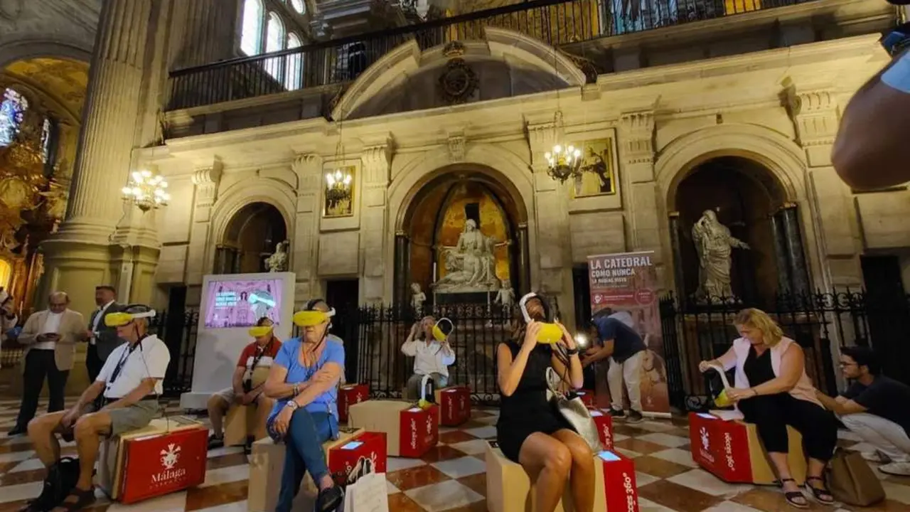 Nuevas gafas de Realidad Virtual en la Catedral de M&aacute;laga. - ROCA