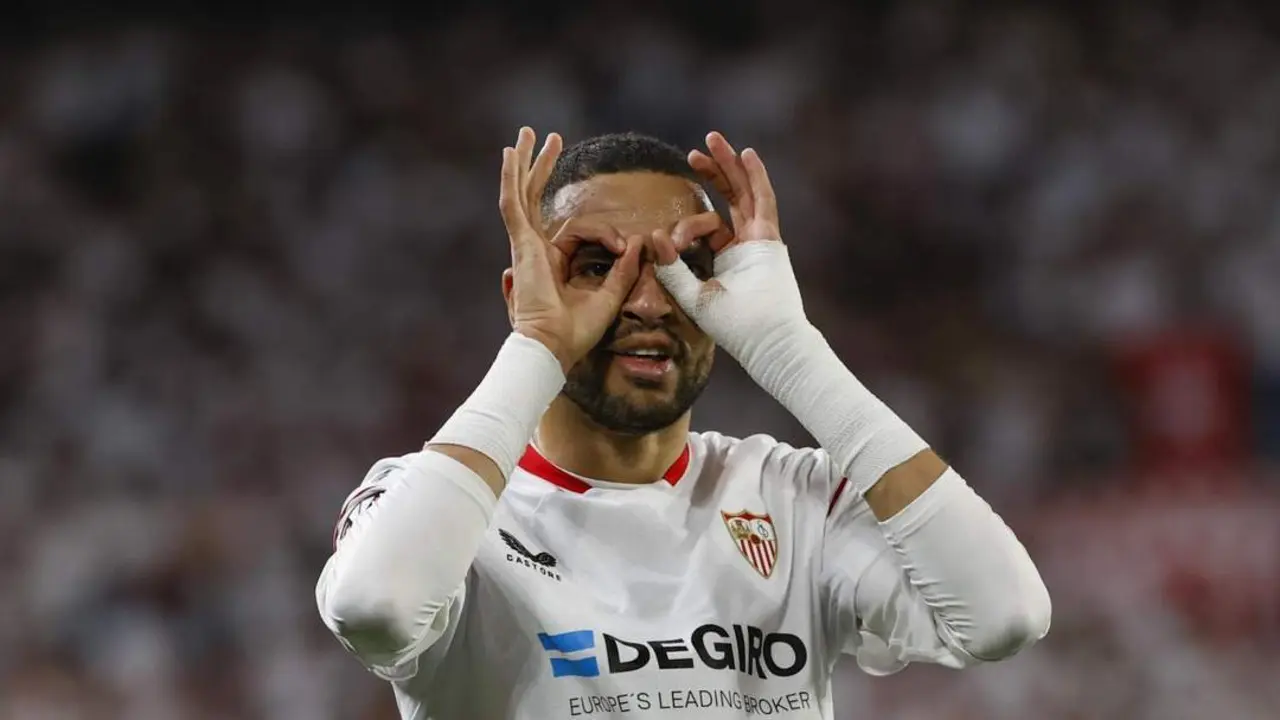 En Nesyri, celebra un gol. - EFE